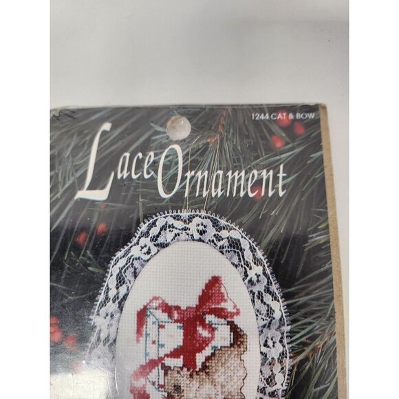 VTG Designs For The Needle Cat & Bow Lace Ornament Christmas Cross Stitch Kit - Picture 2 of 5